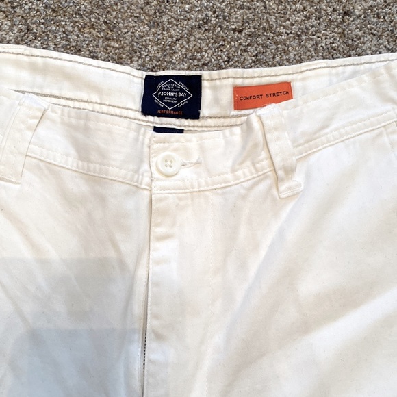St. John’s bay mens white shorts - NWT - Picture 2 of 2